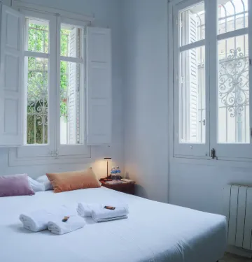 Verdi 254 Hotels near Parc Guell