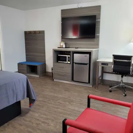 Seven Seas Inn & Suites