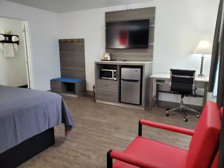 Seven Seas Inn & Suites