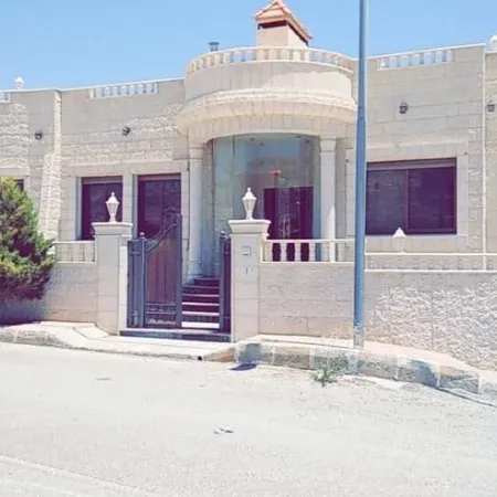 Petra Villa