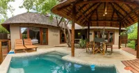 Raptors Lodge - Pools