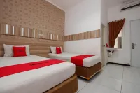 RedDoorz Near Plaza Simpang Lima Hotels in Central Semarang