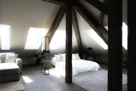 Airhome Limmatquai River View Apartment