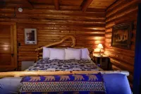 Twin Pines Lodge & Cabins