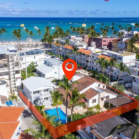 Beachfront 7Br Villa with Pool & Maid