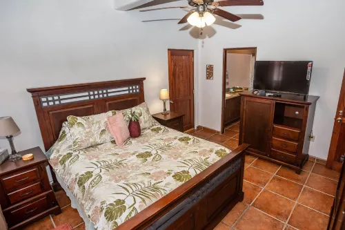 Gecko Getaway 2 Bedroom Condo by Redawning