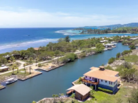 Coco View Canal Lot 18 Private Home 3 Bedroom Home Hotels in First Bight