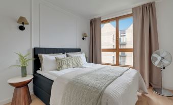 Lion Apartments - Front Park