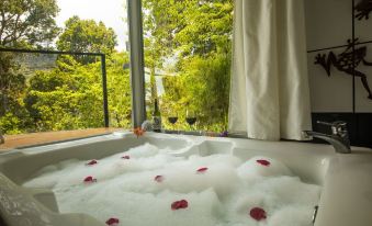 Dantica Cloud Forest Lodge