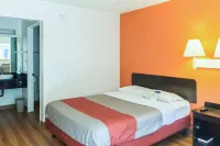 Motel 6 Bakersfield, CA - East