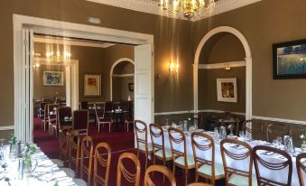 Castle Oaks House Hotel