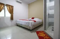 RedDoorz @ Jalan Krakatau Medan فنادق في East Medan