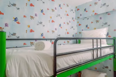 Minimalist 2Br Apartment at Dian Regency Hotell i Keputih