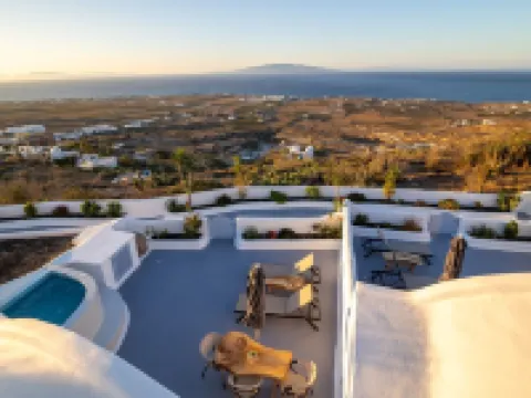 Sun Angelos Oia - Luxury Cave Suites Hotels in Finikia