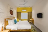 Bedzzz Varanasi by Leisure Hotels, 1 Km from Dashwasamedh Ghat - balcony