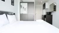 Comfy and Modern Studio (No Kitchen) at Orchard Supermall Mansion Apartment