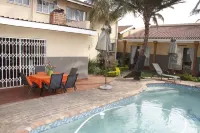 Kalahari Guest House - Pool