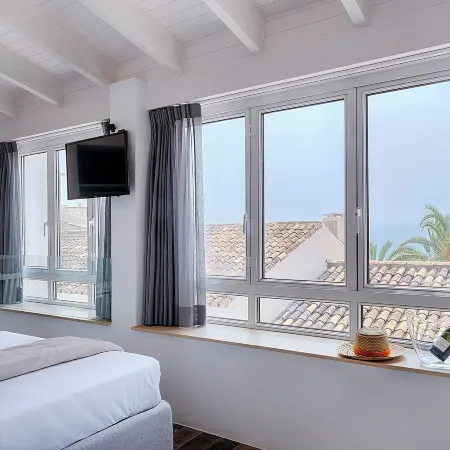 Hostal Perla Blanca Altea Отели в г. Альтеа