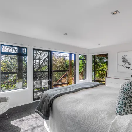 Taonga with Sea Views by Waiheke Unlimited