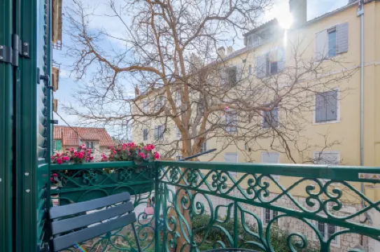 Starlight Luxury Suites