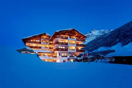 Hotel Stubaierhof Отели в г. Нойштифт