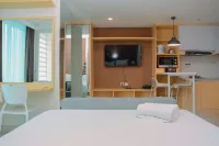 Grand Kamala Lagoon Studio Apartment with Modern Interior Hotels in Kayuringin Jaya