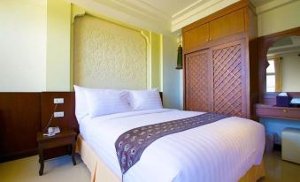 Madame Green Forever