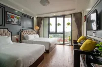 Bella Premier Hotel & Rooftop Skybar Hotell i Mê Linh