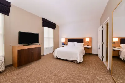 Hampton Inn & Suites Plymouth
