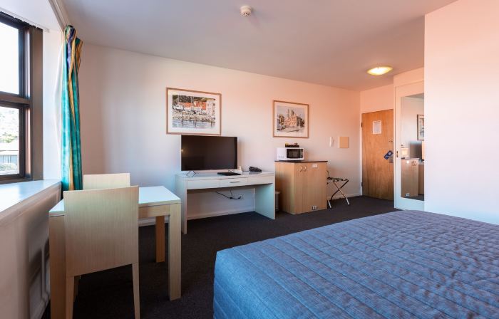 Mayfair Plaza Motel and Apartments