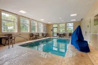 Comfort Inn University - Pools