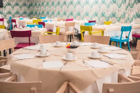 Base Hotel Отели в г. Сальгареда