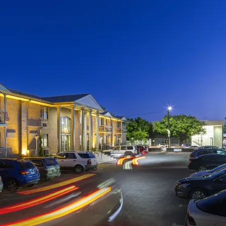 Adelaide Inn