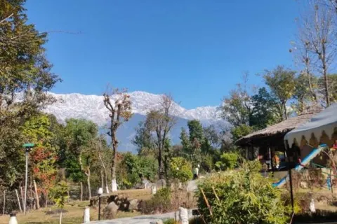 데브 브후미 팜 & 코티지