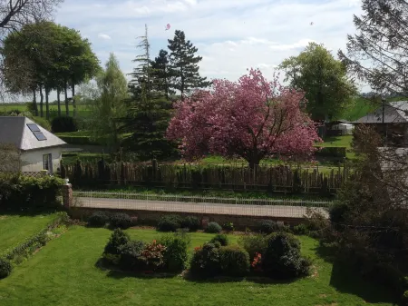 Le Clos des Hautes Loges Отели в г. Сосёзмар-ан-Ко