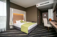 Best Western Plus Lakeside Hotel Hotels in 