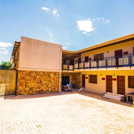 Coyotes Hotel & Conference Centre