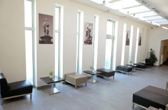 Adeba Hotel Отели рядом со станцией Praha Holesovice Railway Station