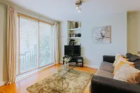 The Garden Apartment - Parking, Netflix , Wi-Fi & Beaches