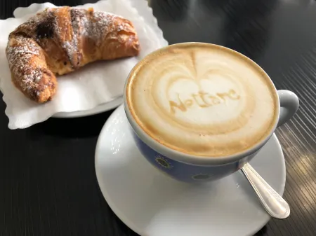 Dimora Nettare Отели рядом с достопримечательностью «Colonne Terminali della Via Appia»