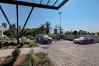 Hotel X Toronto, a Destination by Hyatt Hotel - parking