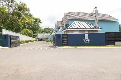 Silver Palms Charming 1Br Private Beach and Pool Hotels in Steer Town