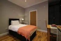 Signature - Linden Cottage Room 2