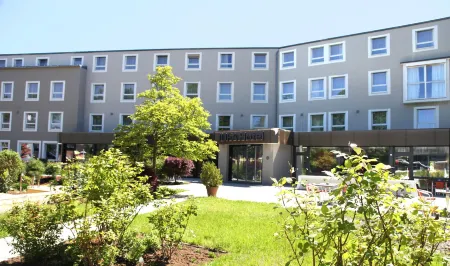 Jufa Hotel Salzburg Отели рядом с достопримечательностью «Marionette Museum»