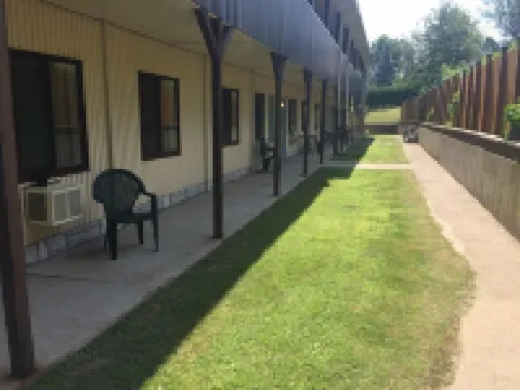 Shemron Suites Hotel Hotels in Deep River