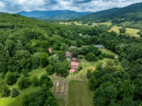 Bliss Point Farm Hotels in Greene County