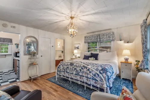 Tall Pines Inn - Inns
