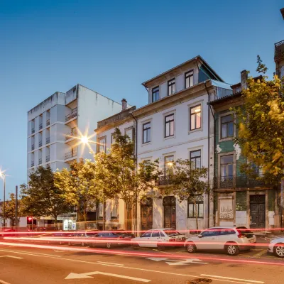 Menina Colina Guesthouse Отели рядом с достопримечательностью «Издательство Porto Editora»
