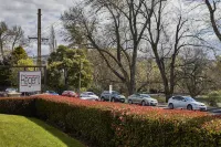 Commodore Regent - parking