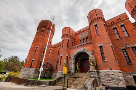 Amsterdam Castle NY Отели в г. Гловерсвилл